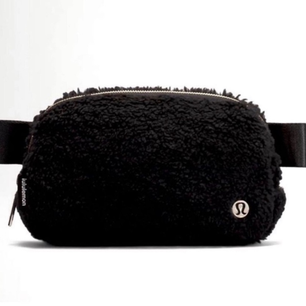 Lululemon Everywhere Belt Bag Sherpa